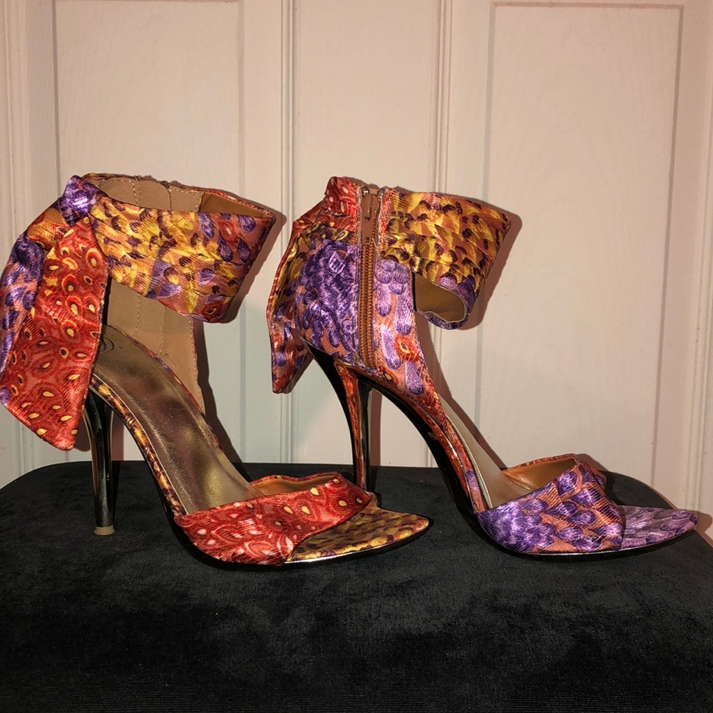 Peacock design high heels orange, purple, gold